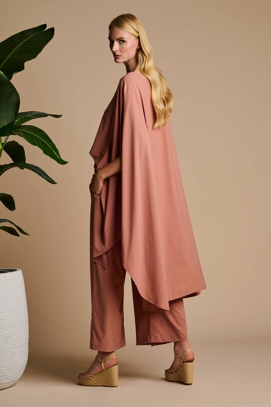 Hydra Sun Poncho | Mocha Mousse