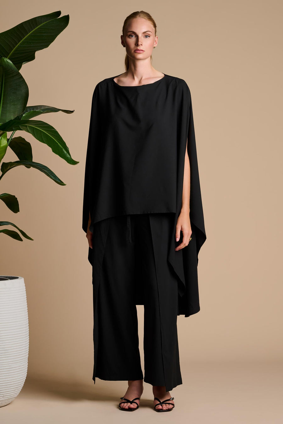 Hydra Sun Poncho | Black