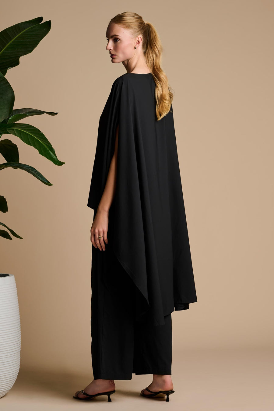 Hydra Sun Poncho | Black