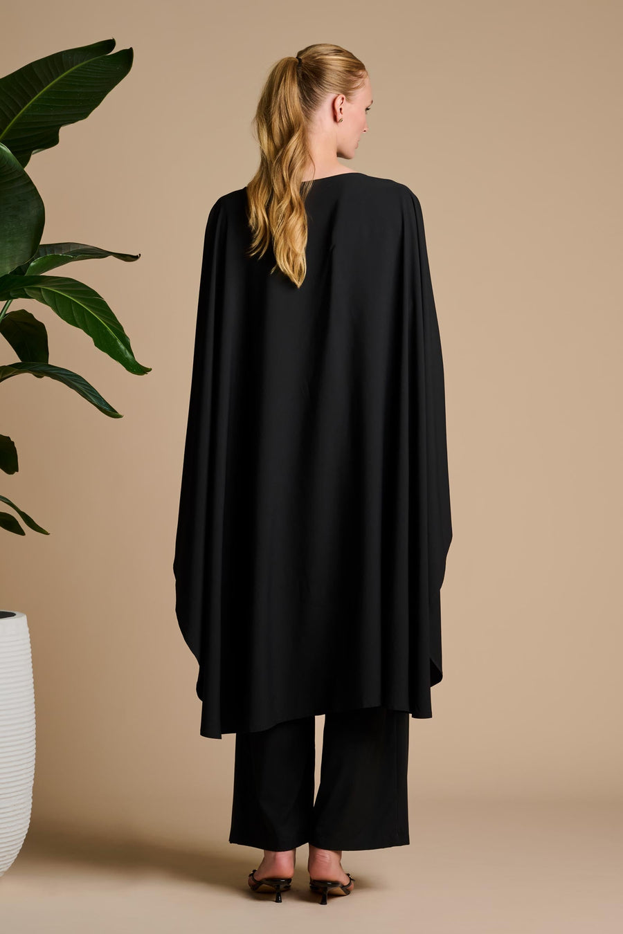 Hydra Sun Poncho | Black
