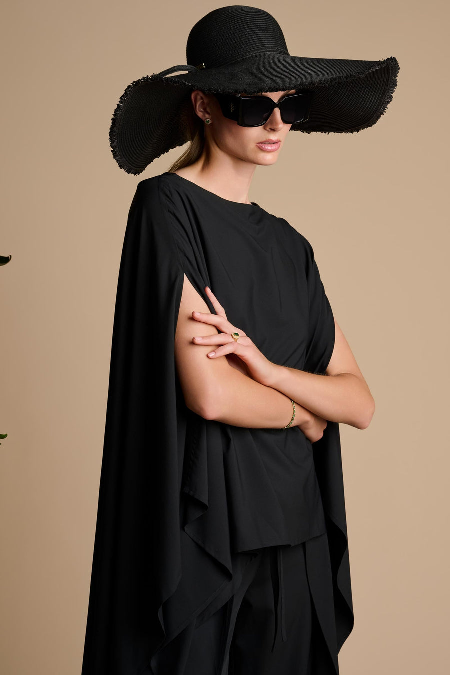 Hydra Sun Poncho | Black