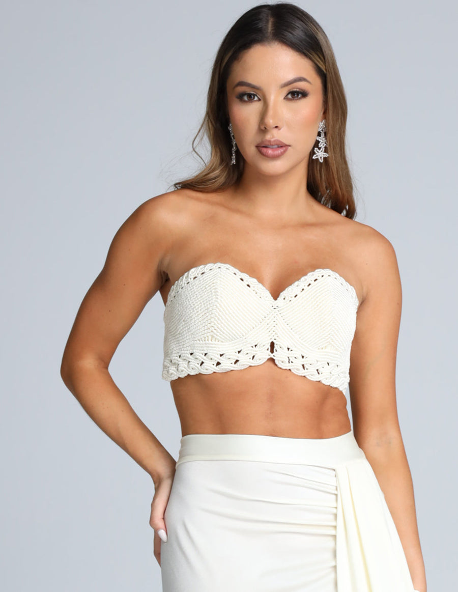 Outfit: Crop Top Lovar & Skirt Prega Ivory