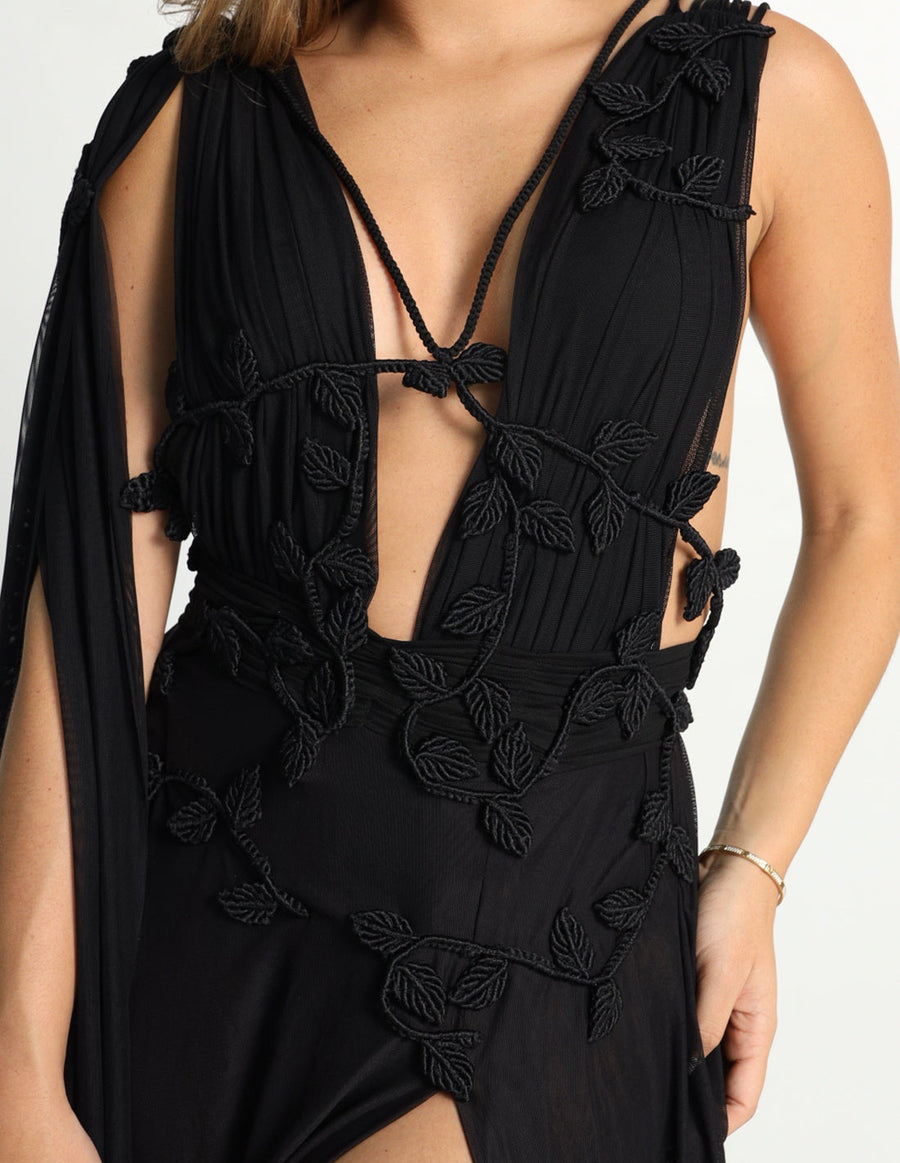 Corpenico Dress Black. Dress With Hand Woven MacramΓ© In Black. Entreaguas