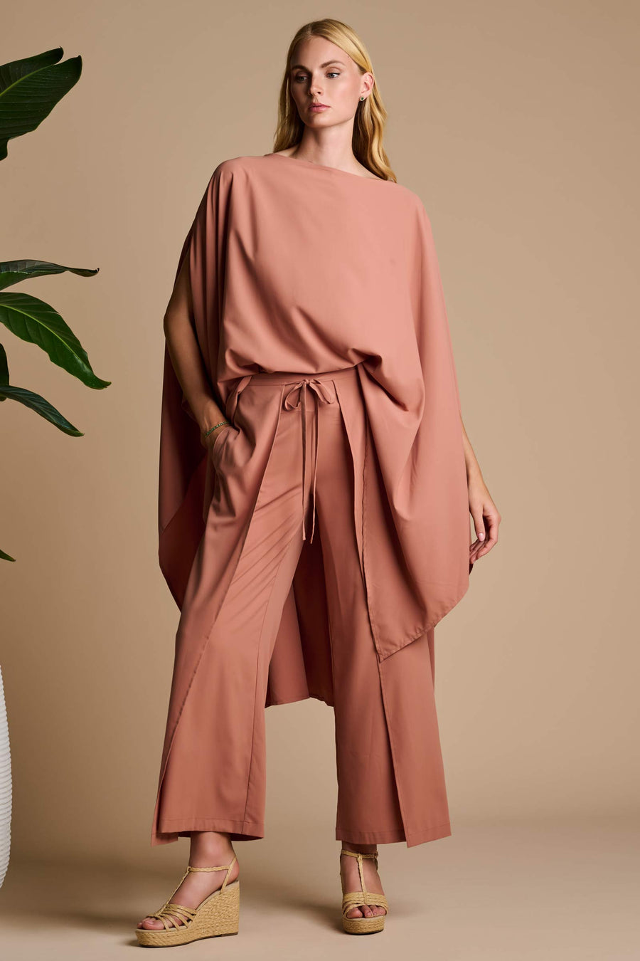 Hydra Sun Poncho | Mocha Mousse