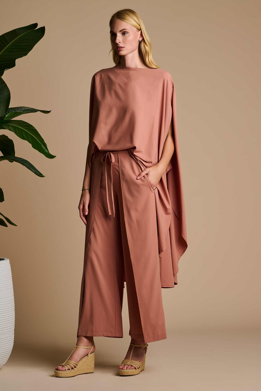 Hydra Sun Poncho | Mocha Mousse
