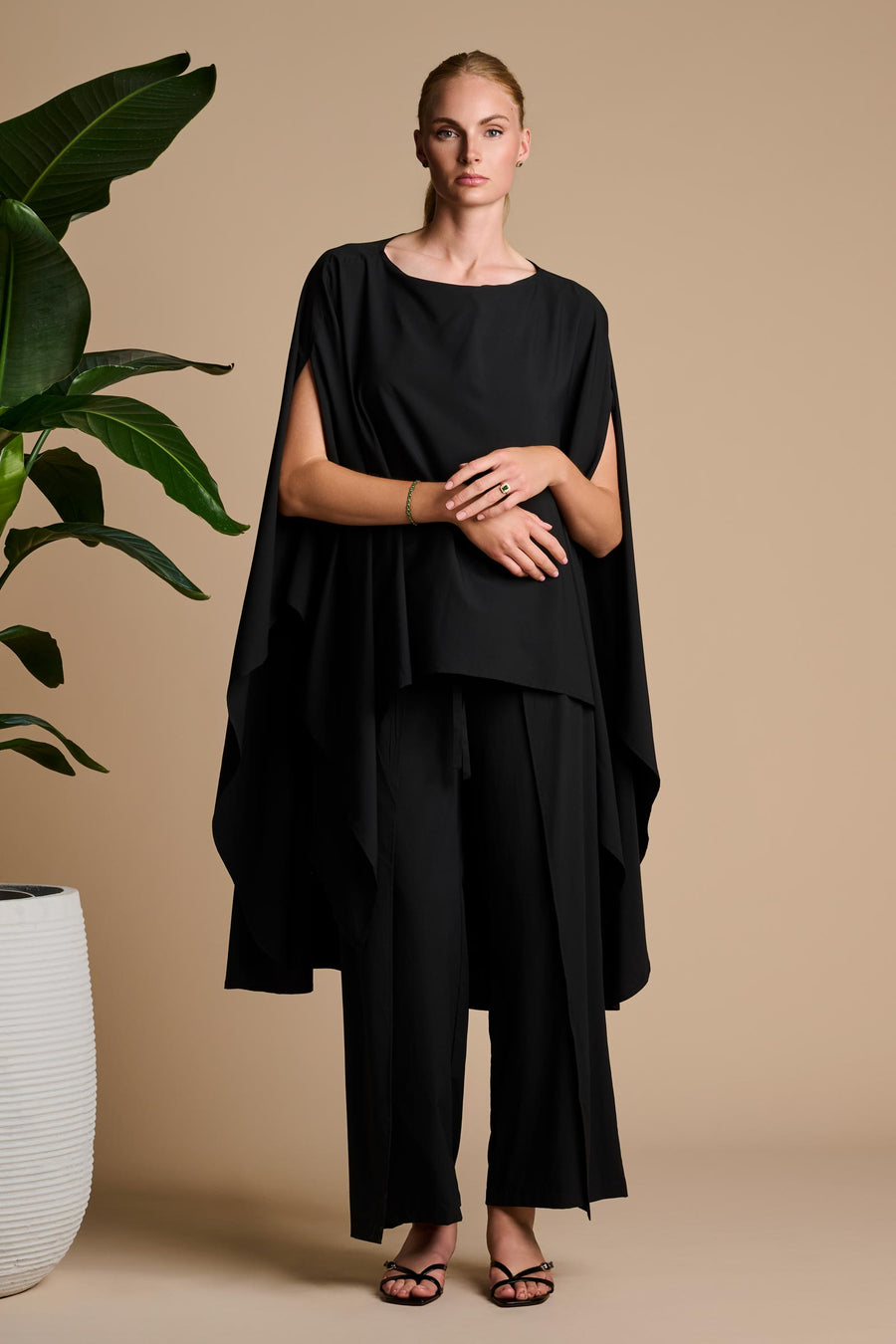 Hydra Sun Poncho | Black